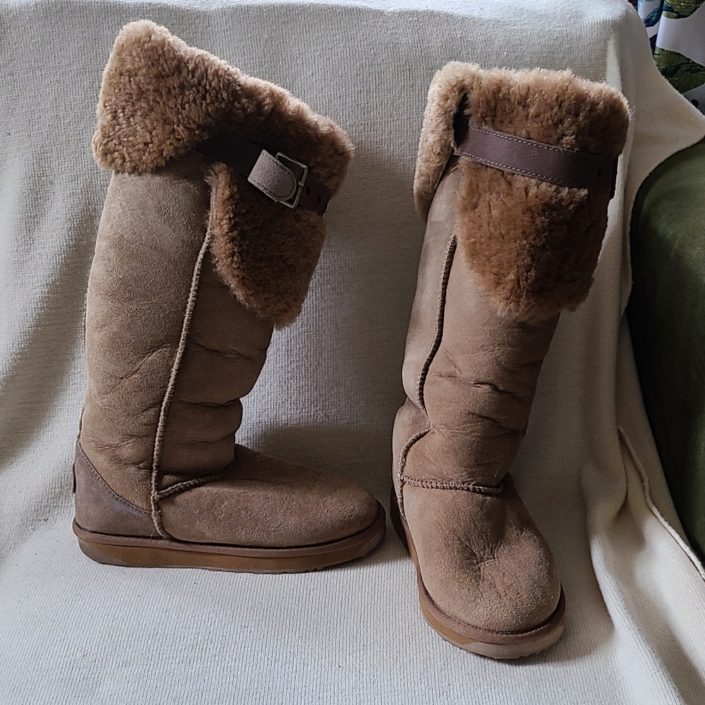 Emu Australia tall brown sheepskin boots sz 6
